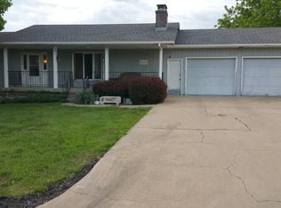 1510 Debbie Ln, Marysville, KS 66508