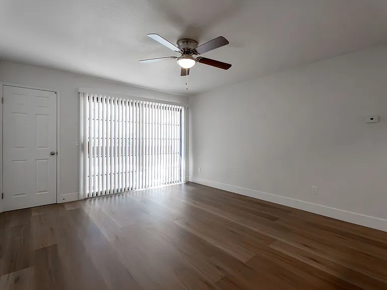 5158 S Jones Blvd #203 — Photo 12