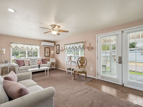 5th image of 4045 49th Avenue SW #76