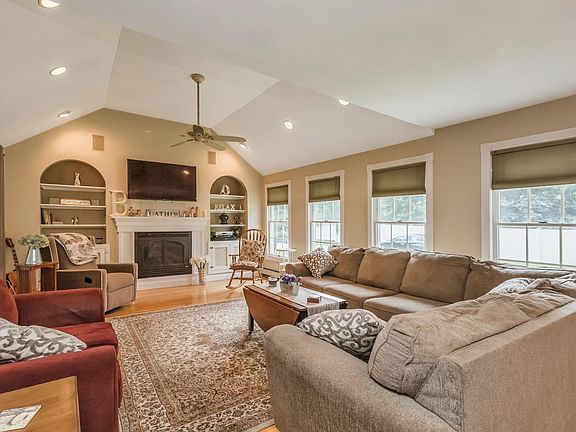 3rd image of 21 Pilgrim Ave