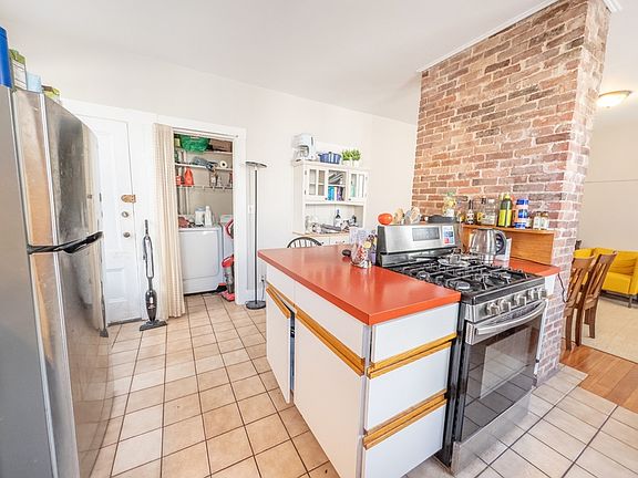 5th image of 589 Franklin St #1