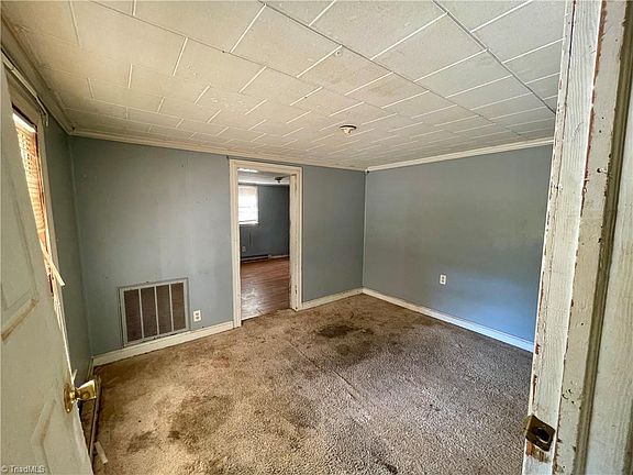 5th image of 135 Highland Ave