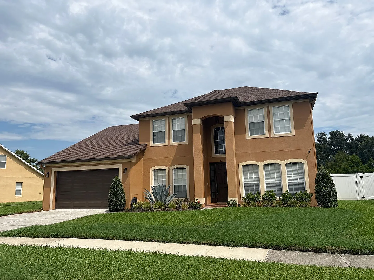 Waterfront 4 Bedroom Pool Home in Lake Amberleigh-Winter Garden — Photo 3