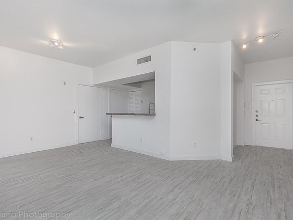 2nd image of 3255 NE 184th St APT 12118