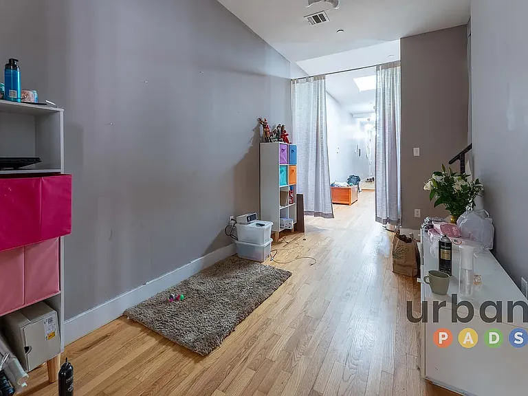 128 Manhattan Ave #1R — Photo 4