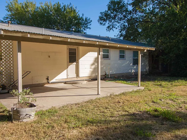 8406 Burrell Dr — Photo 16