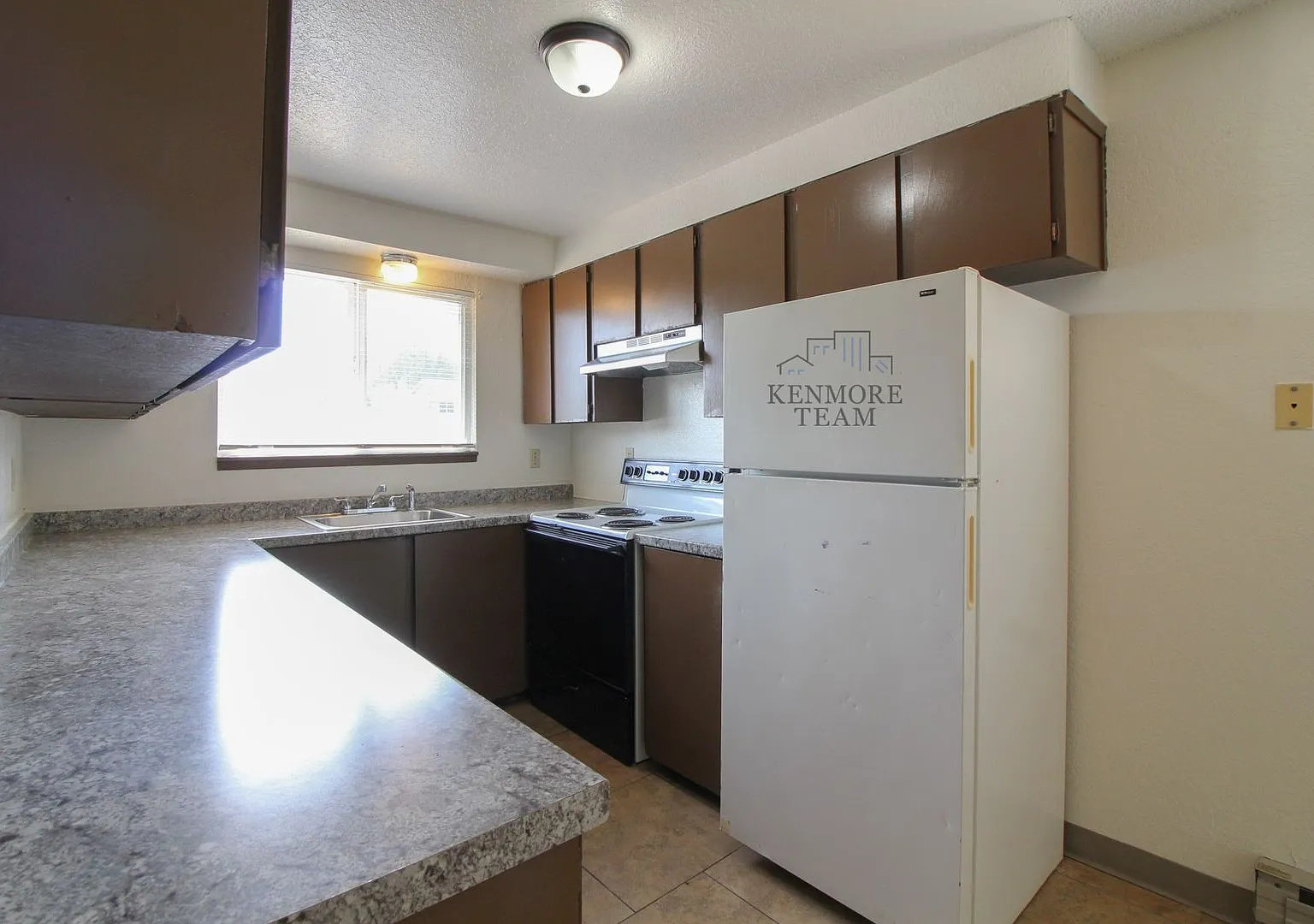 1508 W 14TH AVE — Photo 3