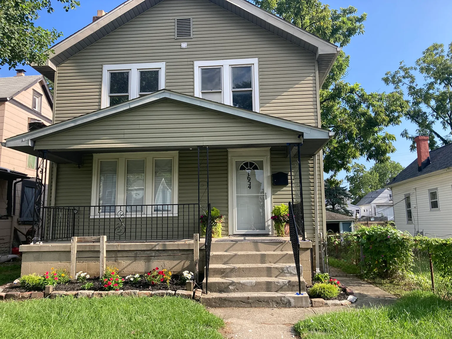 3 bed, 1300 sqft, $1,750 — Photo 1
