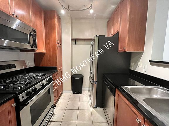 4th image of 851 Glebe Rd N #1007