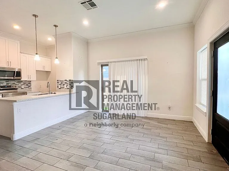 4810 Wilmington St — Photo 3