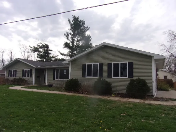 902 E Richardson St, Farmer City, IL 61842