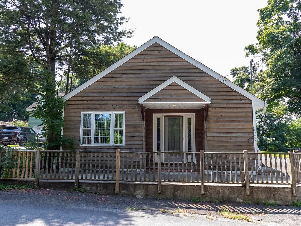 6 Myer Ln