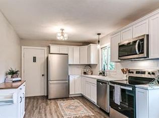 228 Hilltop Rd, Ames, IA 50014