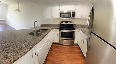 3rd image of 636 SE 13th Pl Unit 1-2