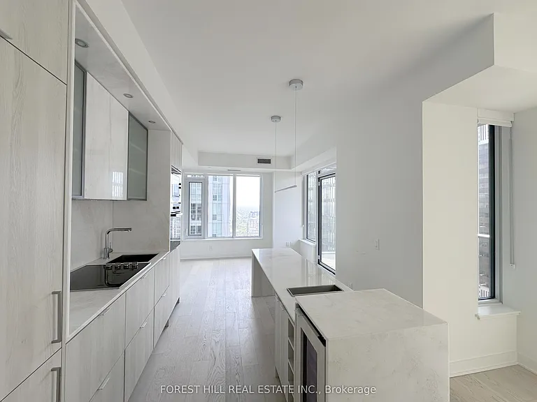 11 Yorkville Ave #3307 — Photo 3