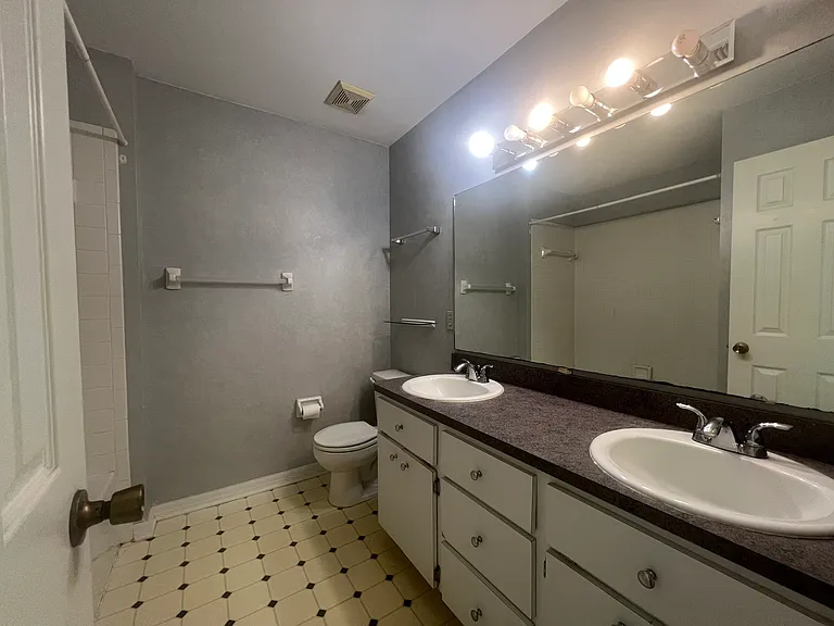 2857 SW 40th Pl — Photo 11