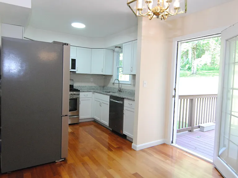 74 Stillwater Dr — Photo 8