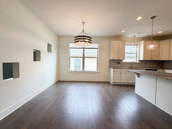 4th image of 1046 Halletts Peak Pl