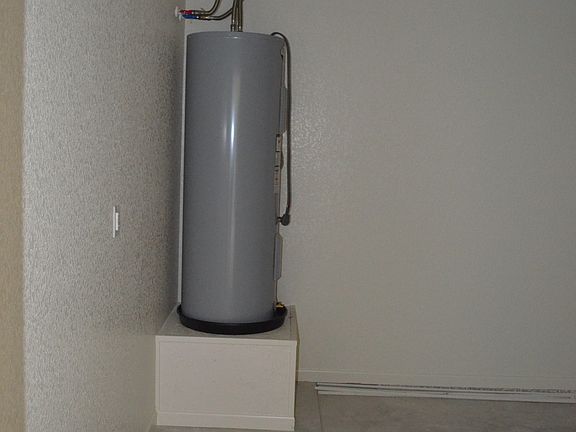 5th image of 208 W Robin Ln
