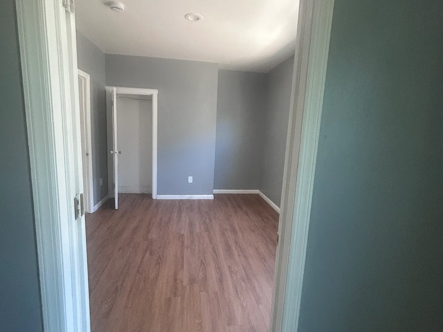 3 bed, 900 sqft, $2,486 — Photo 4