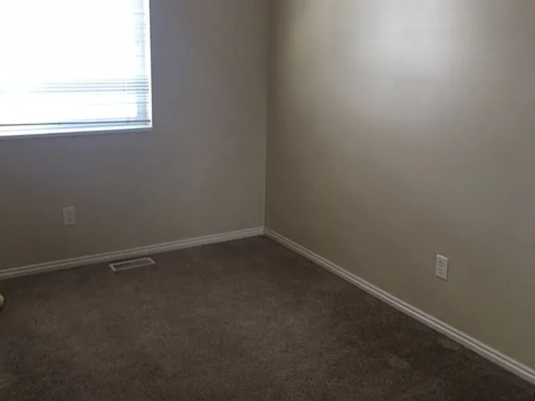 75 Hampton Pl — Photo 9