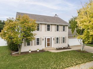 1804 Penhurst Way, Waukesha, WI 53186