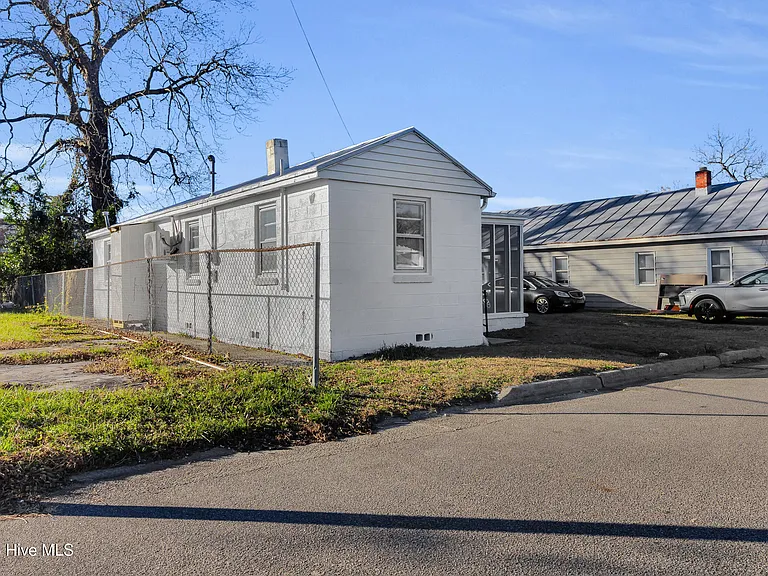 211 Lawson St — Photo 23