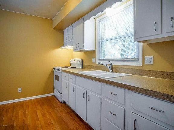 3rd image of 1711 Greencrest Ave