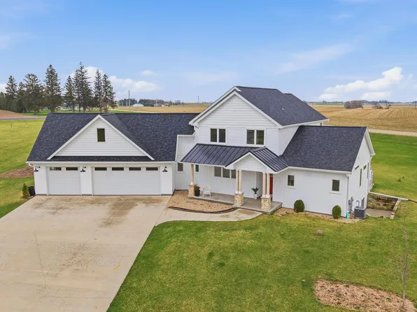 N6329 Tradewinds Cir, Beaver Dam, WI 53916