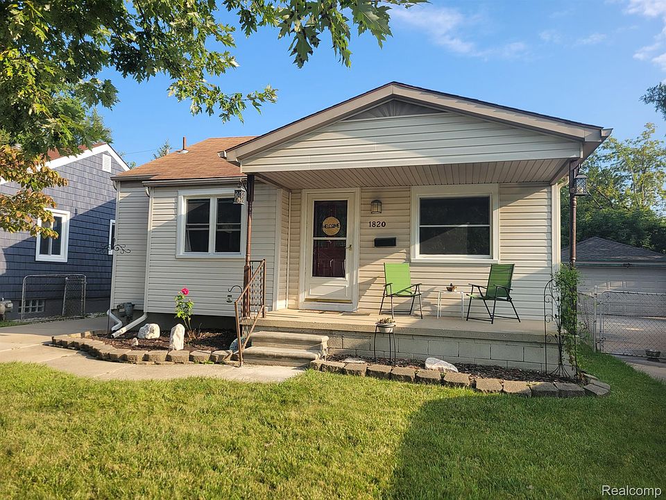 1st image of 1820 E Merrill Ave