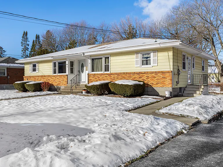 8 Warwick Ave #A — Photo 5