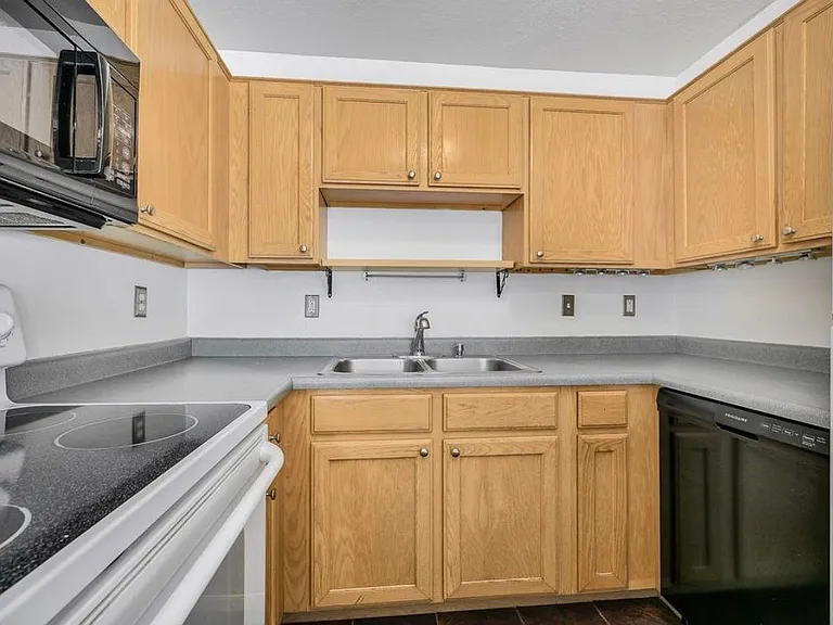 260 N Bliss Ct — Photo 6