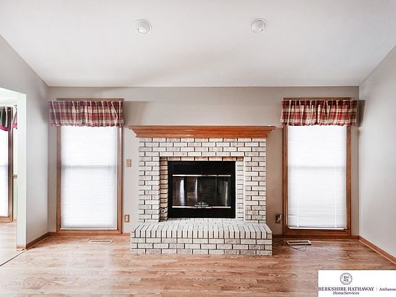 5th image of 16917 Holmes Cir