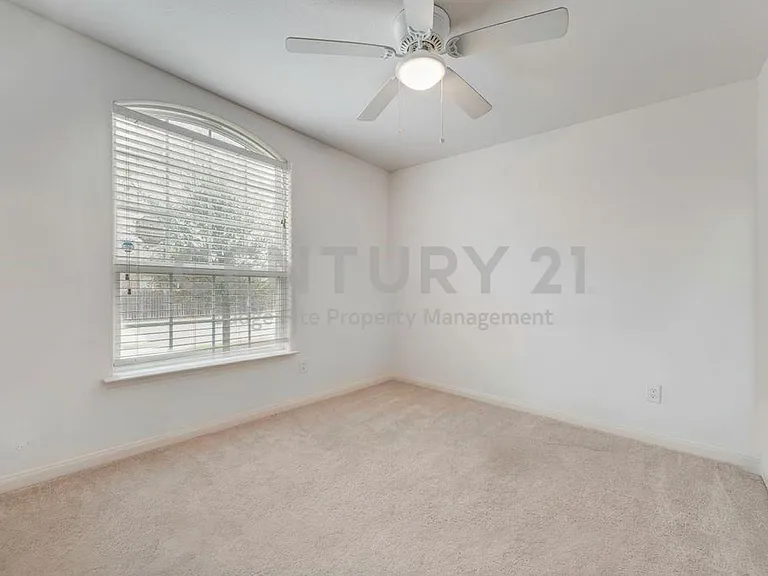 1904 Fairbanks Dr — Photo 11