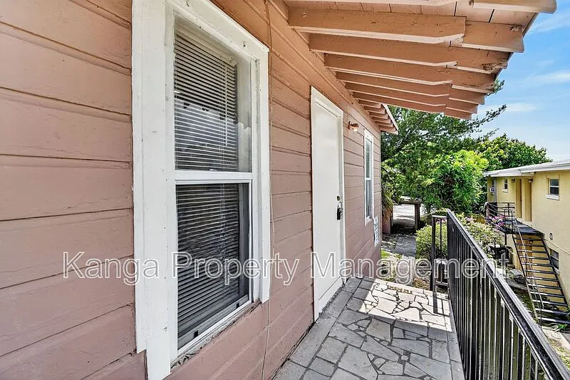 2 bed, 1.0 bath, 900 sqft, $1,695 — Photo 4