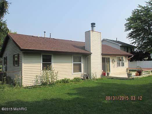 2nd image of 651 Twin Lakes Dr NE