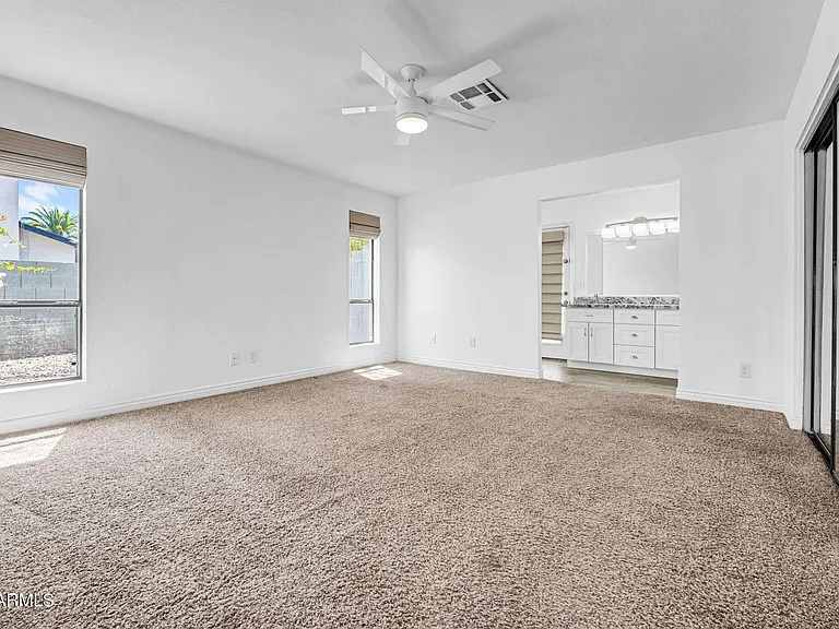 5219 E Winchcomb Dr — Photo 15
