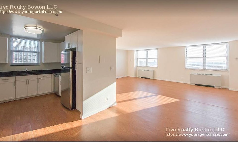 2nd image of 40 Camelot Ct