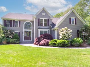 6 Harvest Gln, East Lyme, CT 06333