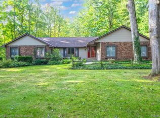 155 Saratoga Trl, Lapeer, MI 48446