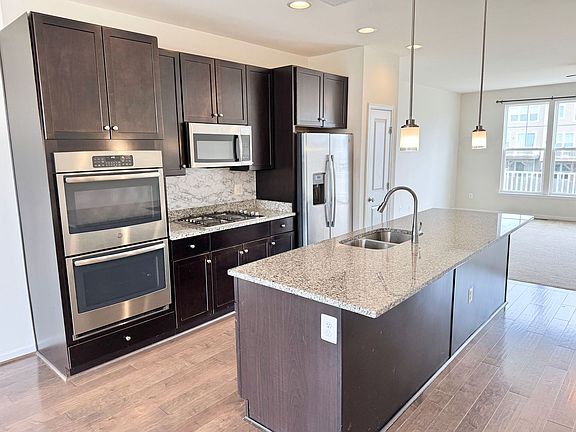 4th image of 419 Foxglove Way Unit 104