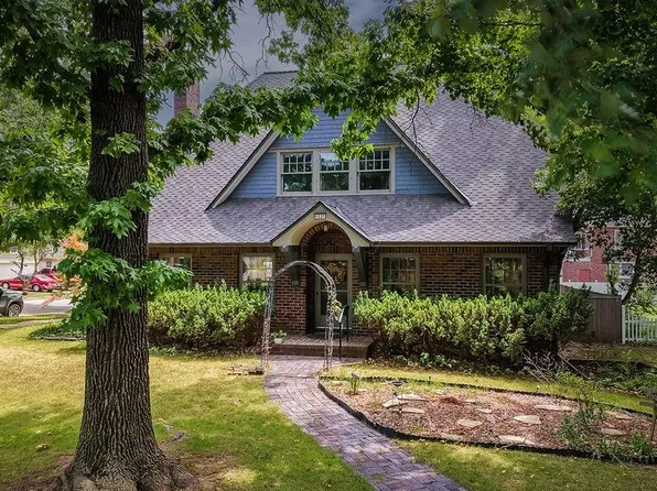1321 E 9th Ave, Winfield, KS 67156