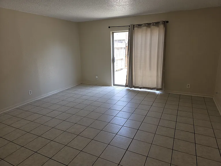 900 Ticonderoga Dr #B — Photo 5