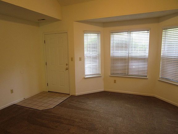 5th image of 4905-4907 W Millbrook Dr #48c7f90b5