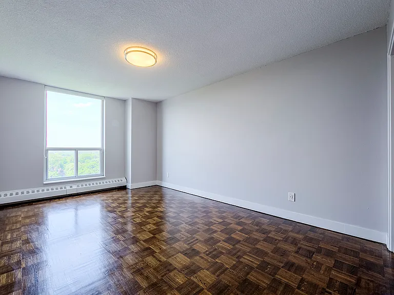 640 Sheppard Ave E — Photo 8