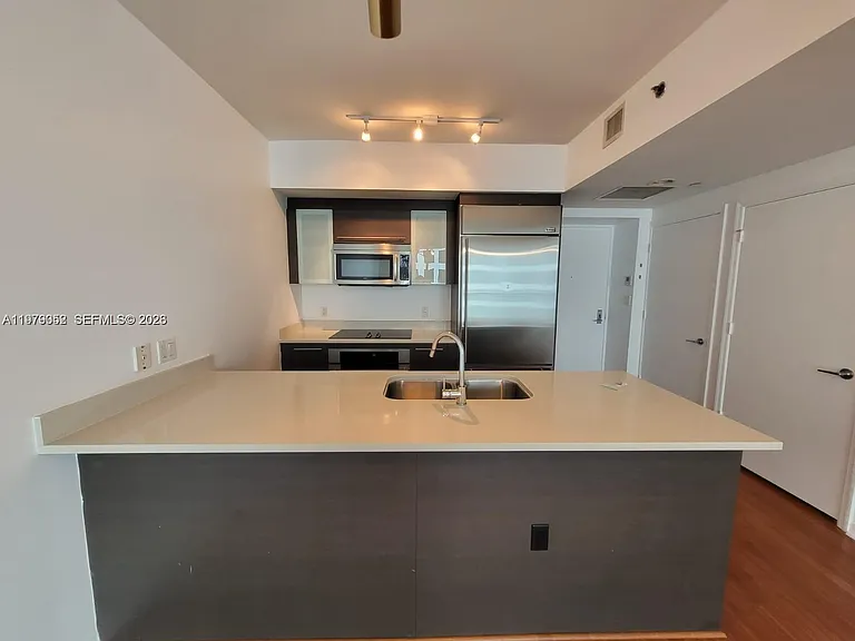 500 Brickell Ave #2906 — Photo 4