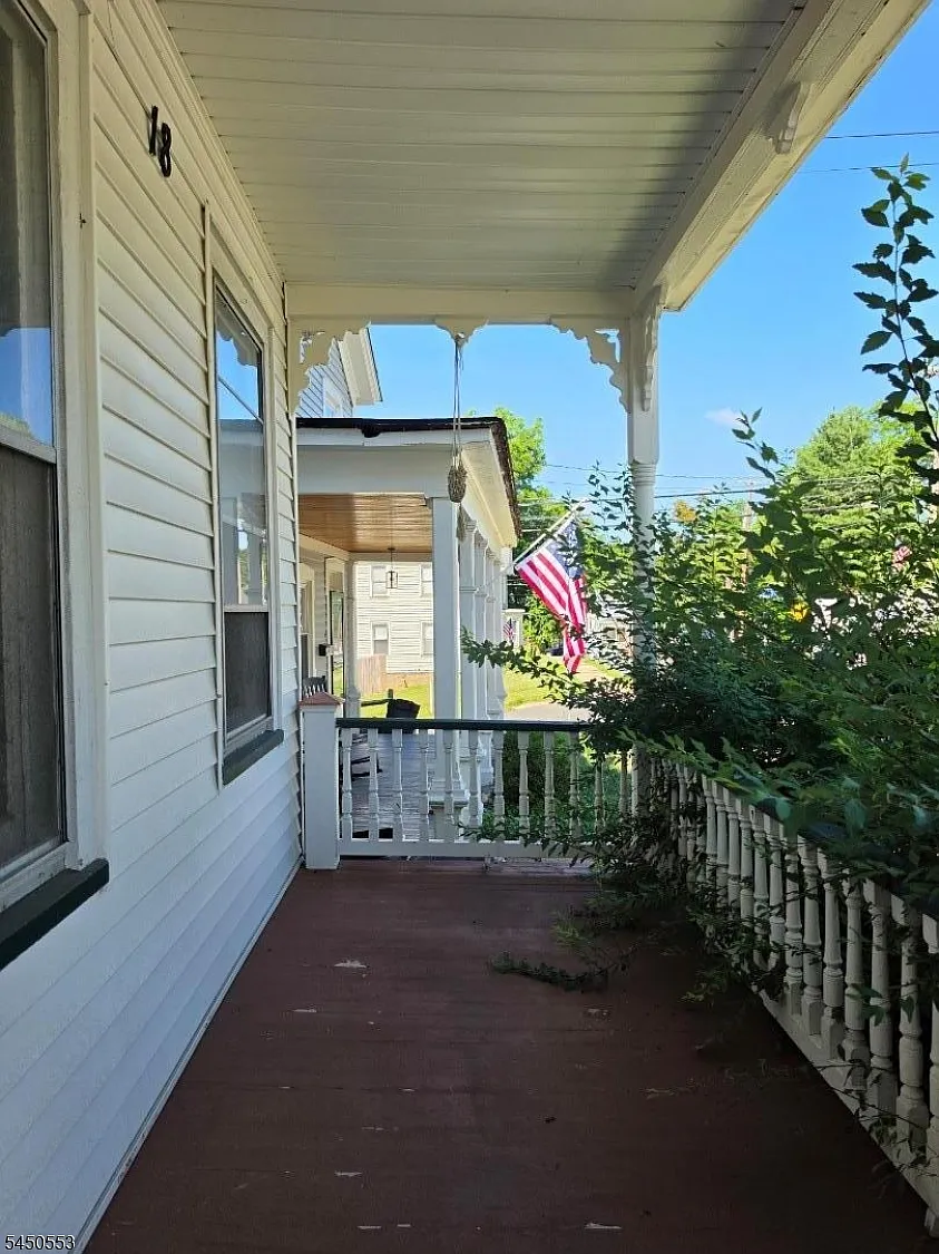 3 bed, 1.0 bath, $2,800 — Photo 2