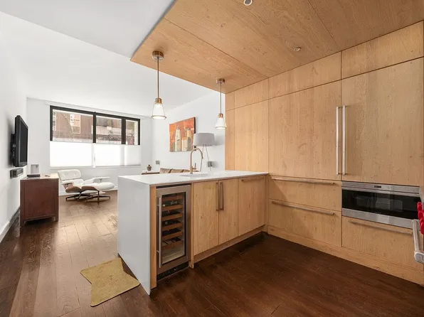 211 E 13th St #1H, New York, NY 10003