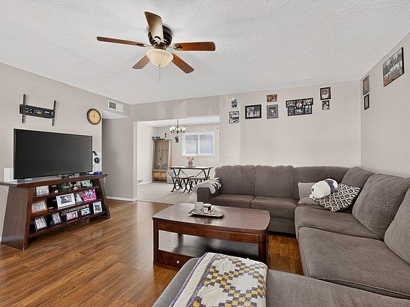 3rd image of 2904 Garcia St NE