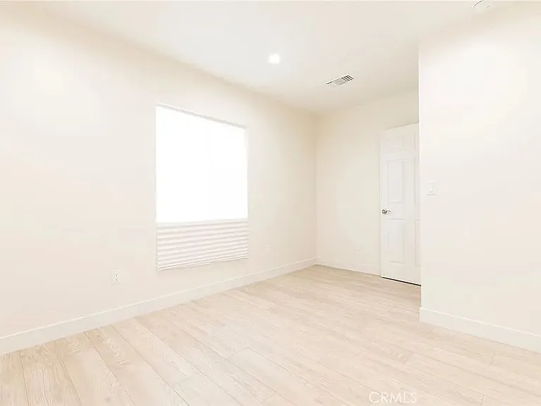 8002 Hazeltine Ave — Photo 12